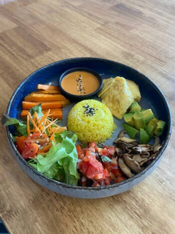 Seasalt and Sage - Bantai vegan restaurant on Koh Phangan with beautifully presented dishes.