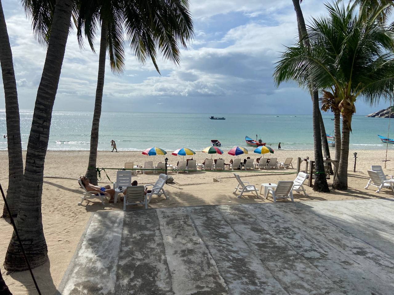Big Blue Restaurant – Beachside dining at Haad Yuan Beach, Koh Phangan