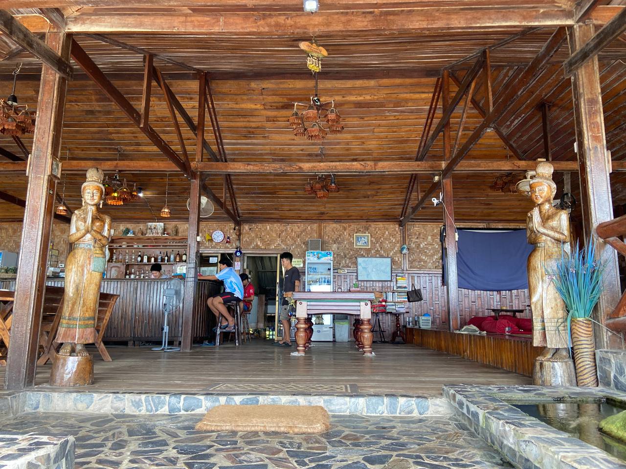 Big Blue Restaurant – Beachside dining at Haad Yuan Beach, Koh Phangan