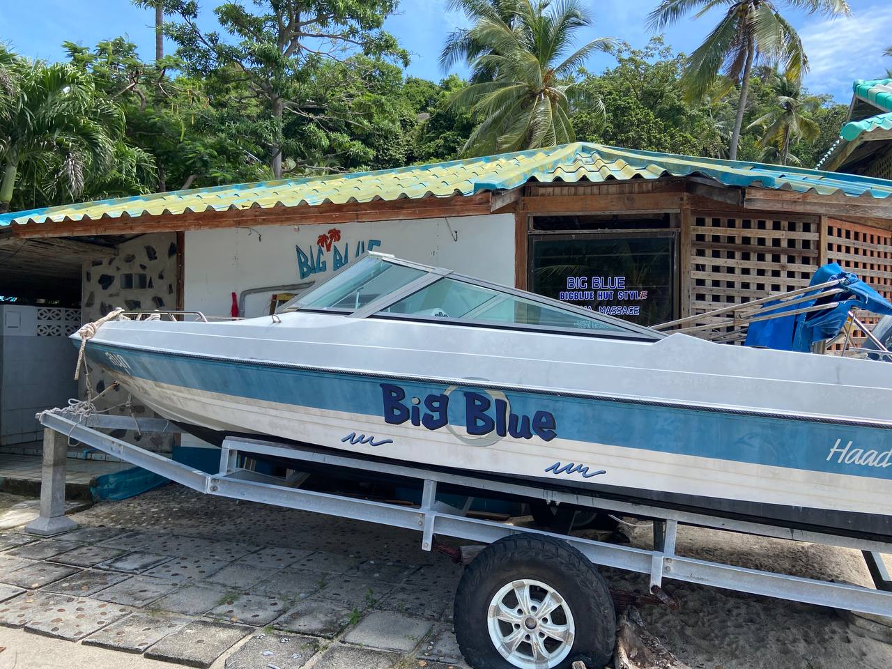 Big Blue Restaurant – Beachside dining at Haad Yuan Beach, Koh Phangan