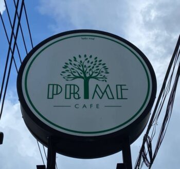 Prime Cafe – Fresh dishes like teriyaki salmon bowl and spinach-banana smoothie in a cozy atmosphere.