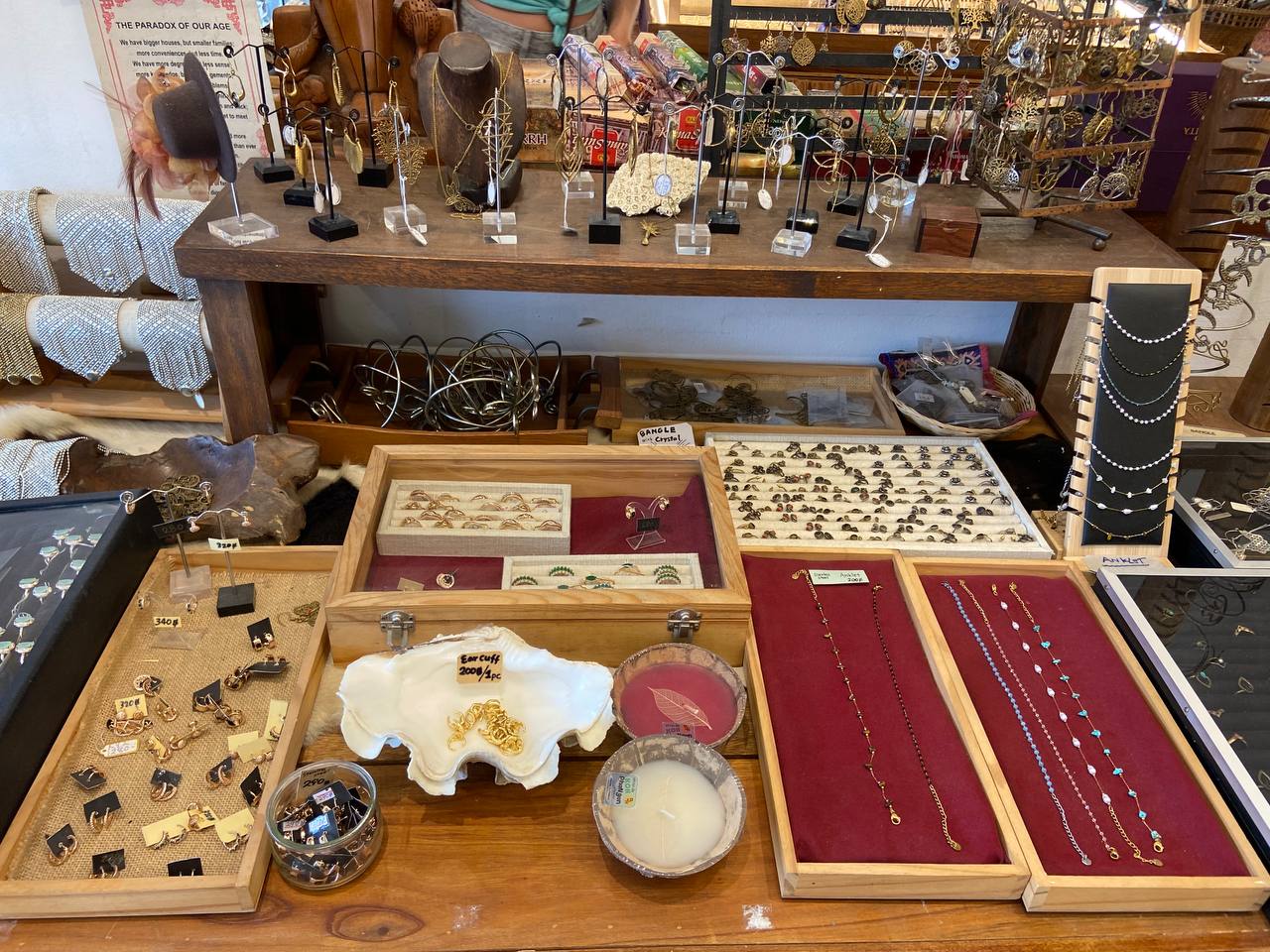 Stylish boutique showcasing island fashion, accessories, and jewelry at Feels Good Koh Phangan.