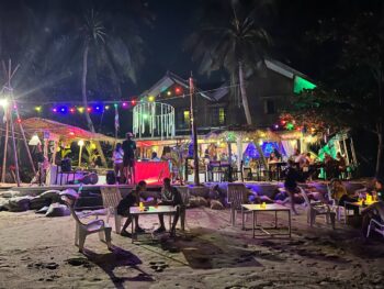 Beachlounge restaurant with sea views and delicious Thai and international cuisine on Koh Phangan.