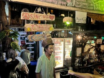 Rasta Home – Vibrant bar with reggae music, cozy seating, and delicious food on Koh Phangan.