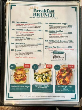 Delicious Thai dishes, pizzas, and spaghetti served at Wang Sai Restaurant in Koh Phangan.