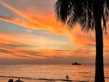 Nangsabai by the Beach – Relaxing beachfront spot with food, drinks, and stunning sea views on Koh Phangan.
