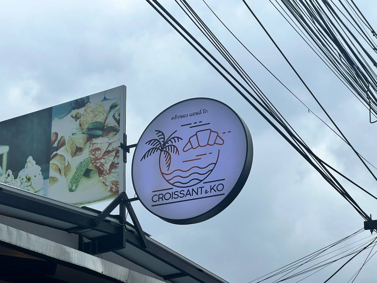 Croissant & Ko – Authentic French croissants and pastries in a cozy café atmosphere on Koh Phangan.
