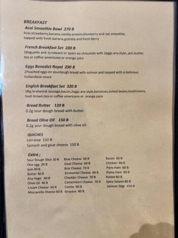 Croissant & Ko – Freshly baked croissants and sweet treats served with coffee.