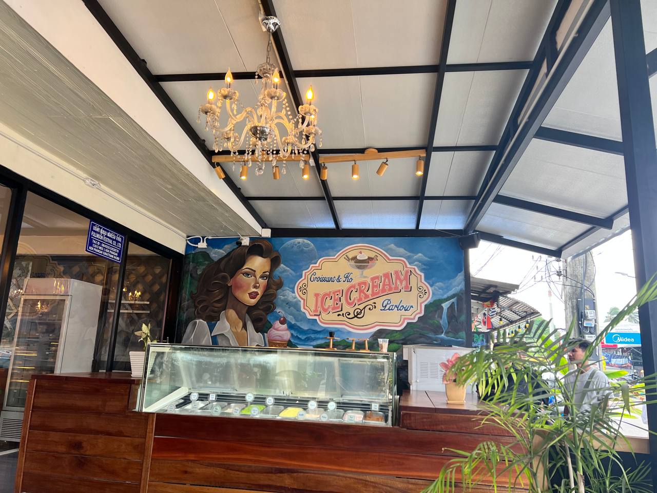 Croissant & Ko – Authentic French croissants and pastries in a cozy café atmosphere on Koh Phangan.