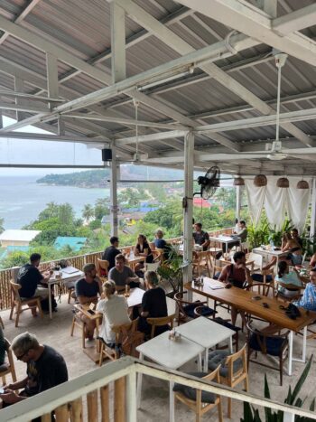 What's Cup! Café – Enjoy coffee, tea, and desserts with a sea view on Koh Phangan.