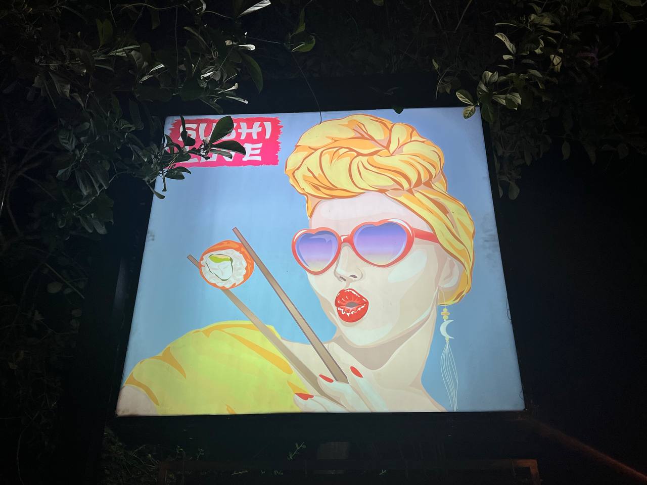 Sushi Love Venue on Koh Phangan - Diverse Cuisine & Lively Atmosphere