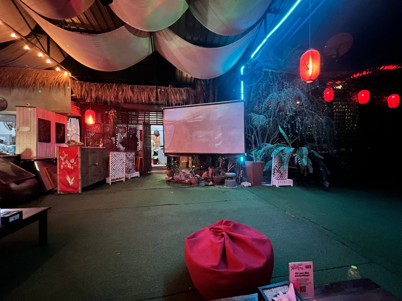 Sushi Love Venue on Koh Phangan - Diverse Cuisine & Lively Atmosphere