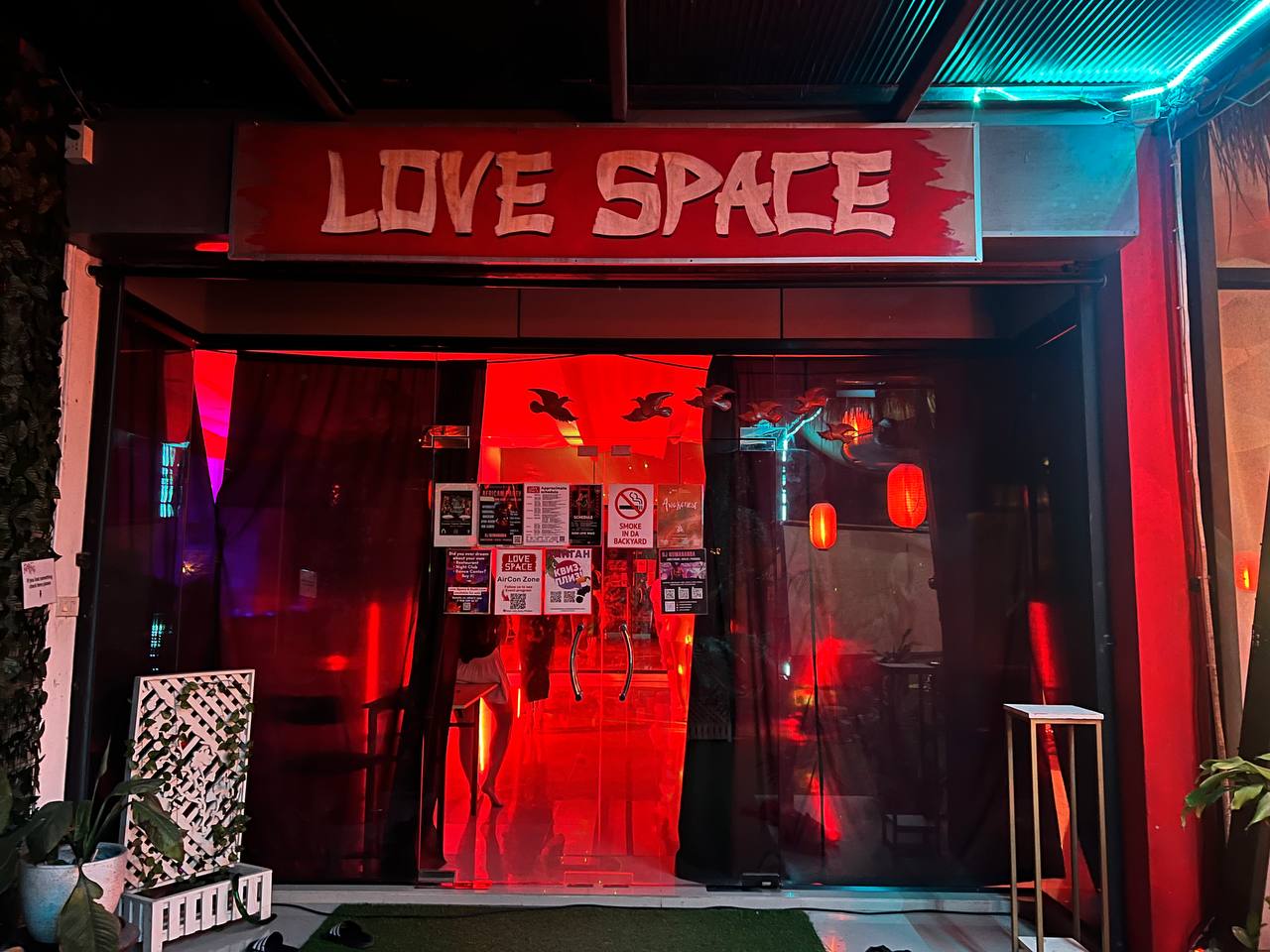 Sushi Love Venue on Koh Phangan - Diverse Cuisine & Lively Atmosphere