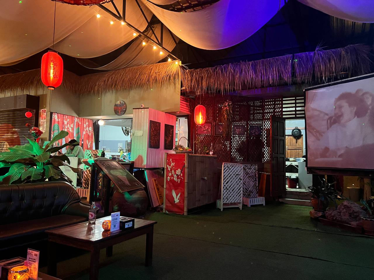 Sushi Love Venue on Koh Phangan - Diverse Cuisine & Lively Atmosphere