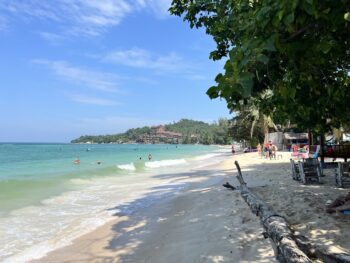 Haad Yao Beach - Soft white sand and crystal-clear turquoise waters on Koh Phangan