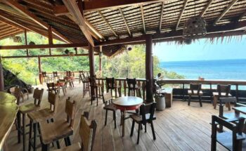 The Wave Sunset restaurant with ocean views on Koh Phangan
