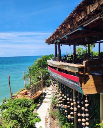 The Wave Sunset restaurant with ocean views on Koh Phangan