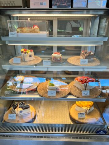 Banana Café in Thong Nai Pan Noi serving smoothie bowls, avocado toast, and coffee