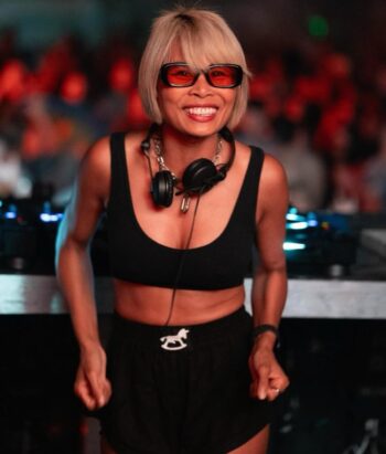 Moody portrait of Nakadia with soft shadows