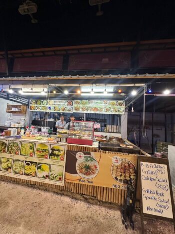 Mama Market Srithanu evening street food market