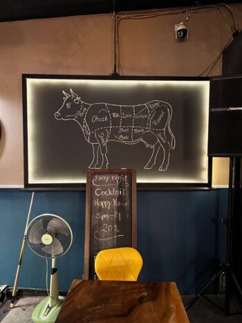 Insomnia Bar Koh Phangan interior and guests