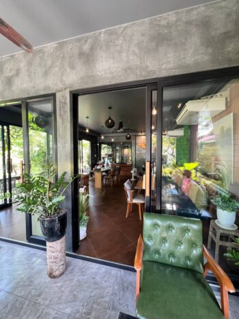 Haris' Halal Café interior on Koh Phangan with cozy seating
