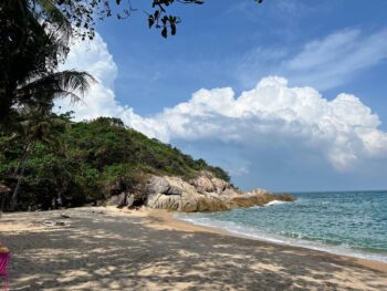 Why Nam Beach Koh Phangan surrounded by jungle and rocks