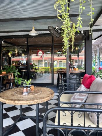 Kontainer Coffee & Restaurant interior seating on Koh Phangan