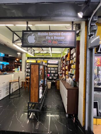 Phone and computer repair shops near Pantip Market in Thong Sala, Koh Phangan