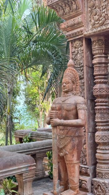 Le Palais Hotel – Abandoned hotel resembling Angkor Wat on Koh Phangan