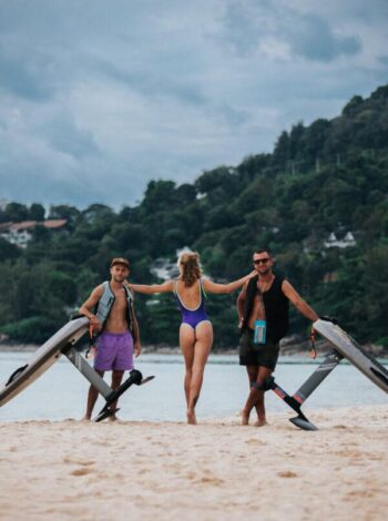 EasyFly Foil Koh Phangan e-foil equipment and lesson setup