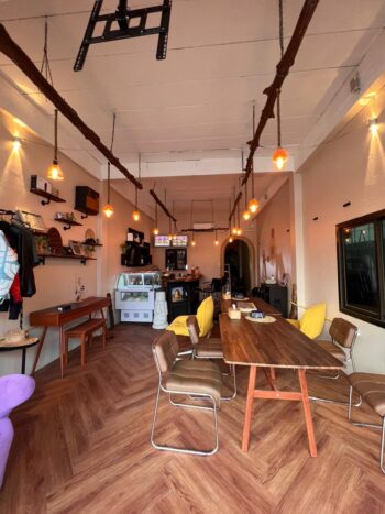 Vibe House Koh Phangan cozy cafe relaxed island atmosphere