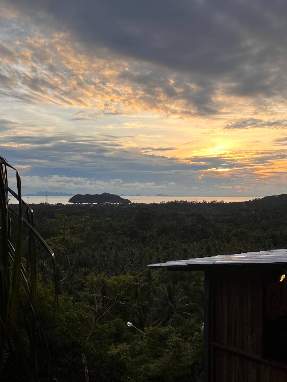 Reggae Sunset Bar – Relax and Enjoy Stunning Views and Great Music on Koh Phangan