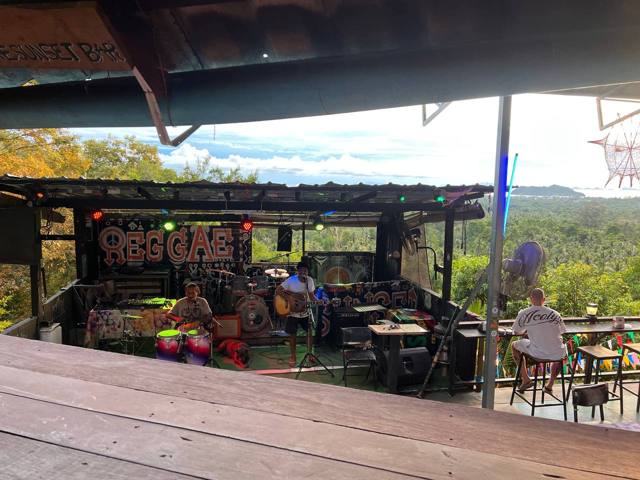 Reggae Sunset Bar – Relax and Enjoy Stunning Views and Great Music on Koh Phangan