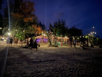 Grasshopper Beach Bar, Koh Phangan - Beachfront Bar