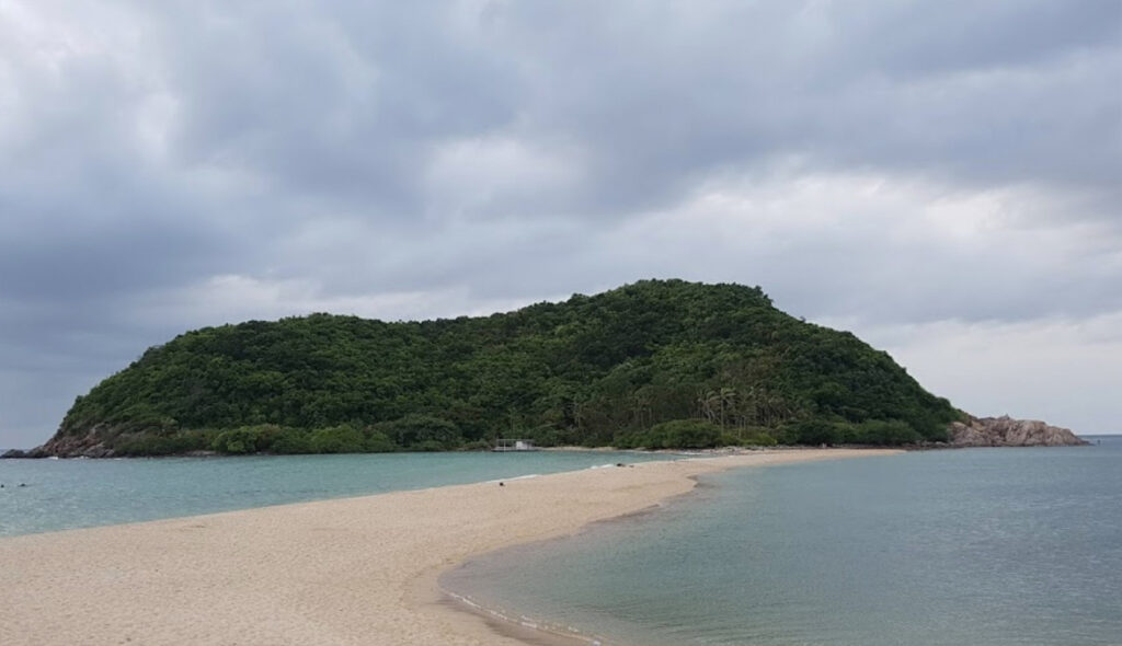 Mae Haad and Ko Ma Beaches – Snorkeling and sunset views on Koh Phangan