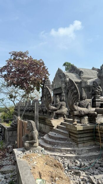 Le Palais Hotel – Abandoned hotel resembling Angkor Wat on Koh Phangan
